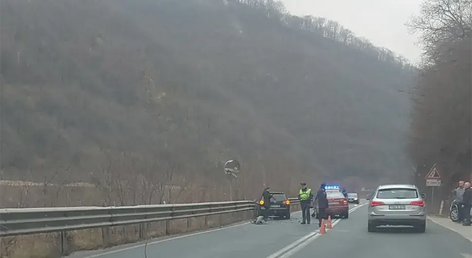 Троје повријеђених у тешкој несрећи код Зенице