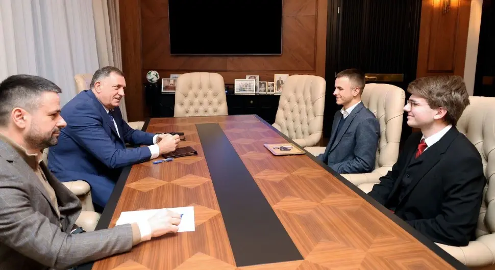 Додик: Патриотизам значи стварати историју интелектом и радом