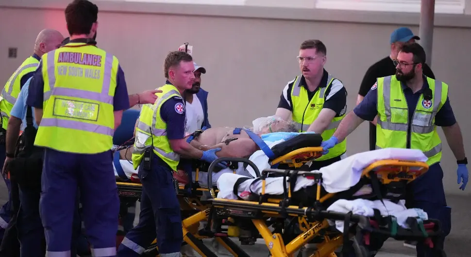 Пуцњава на сиднејској плажи Бонди! Има мртвих, најмање 13 рањених, ухапшене двије особе