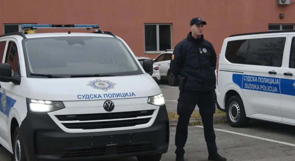 Преступници би сами могли плаћати трошкове превоза до КПЗ-а