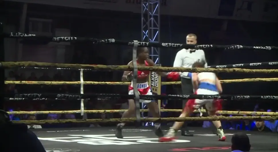 Спектакл у Зворнику, Сара Ћирковић поново славила у рингу