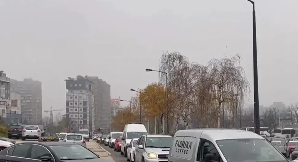 Гужва у саобраћају након саобраћајне несреће у Сарајеву