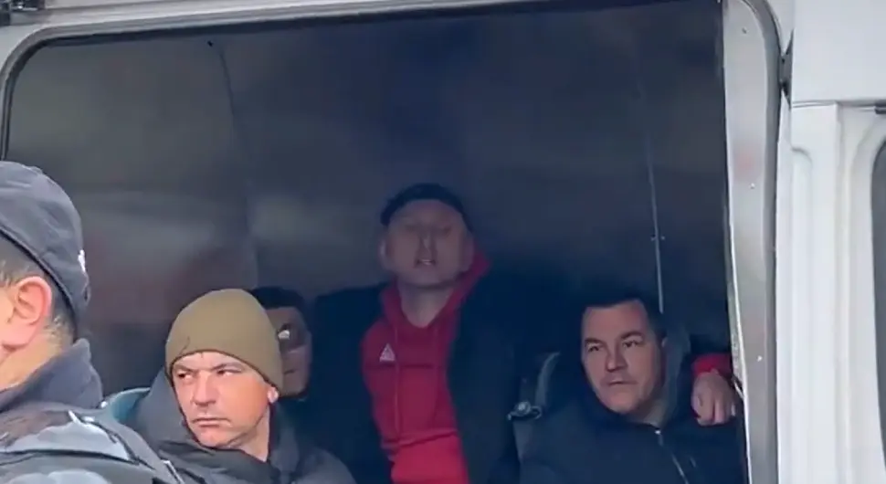 Хапшења на протесту у Ботуну, Кнежевић из марице поручио: Предложићу излазак из ове крваве владе