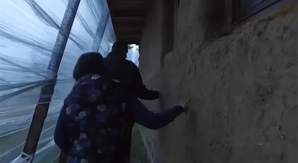 Биљана и Александар из Бијељине праве кућу од блата