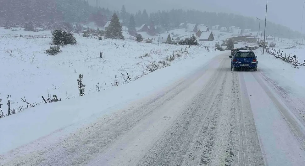 Обустављен саобраћај за камионе преко Романије