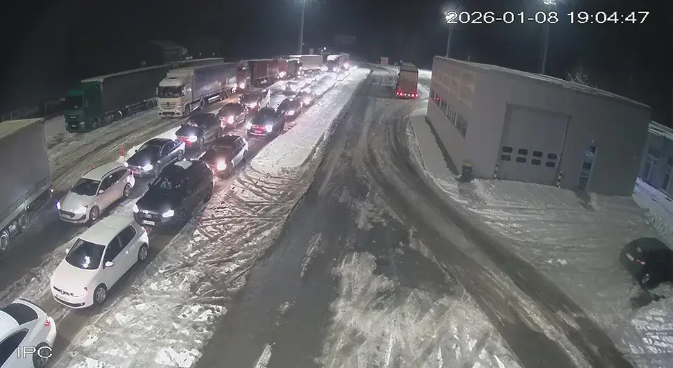 Гужва на граничном прелазу Градина