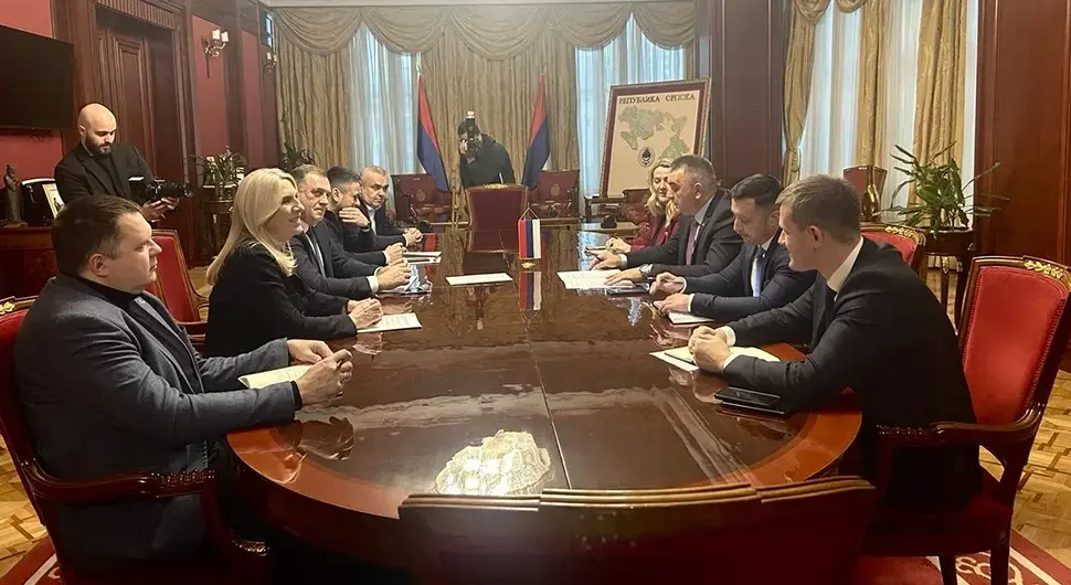 Саво Минић са делегацијом СНСД-а