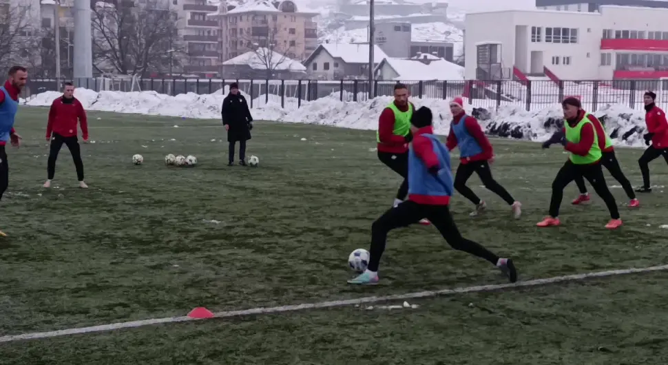 Фудбалери Слоге и Радничког