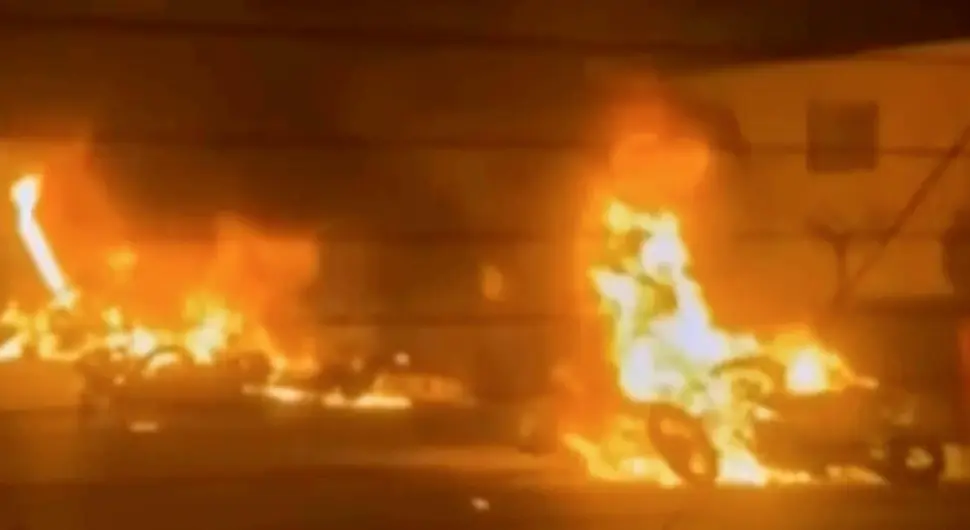 Хаос у Ирану: Насилни демонстранти запалили џамију у Техерану