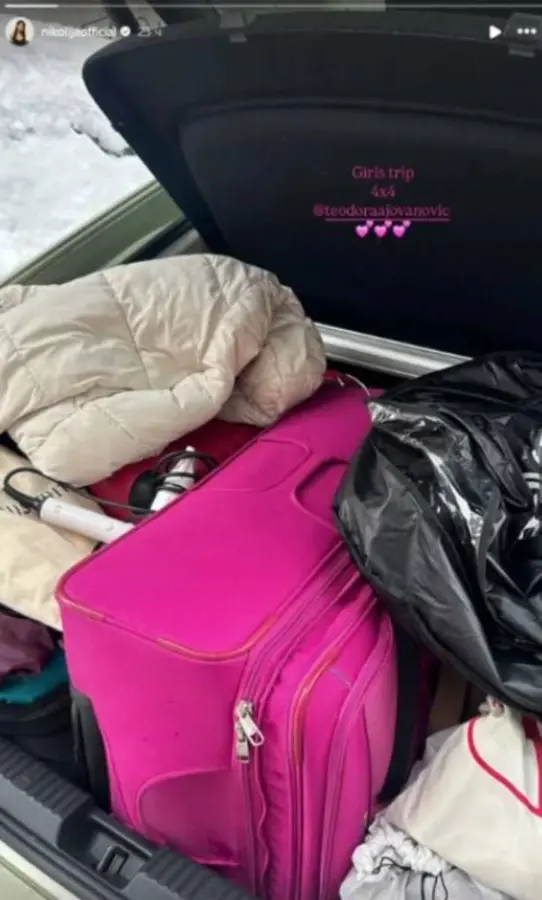 Николија спаковала кофере