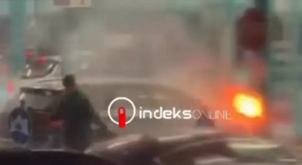 Запалио се аутомобил на граници