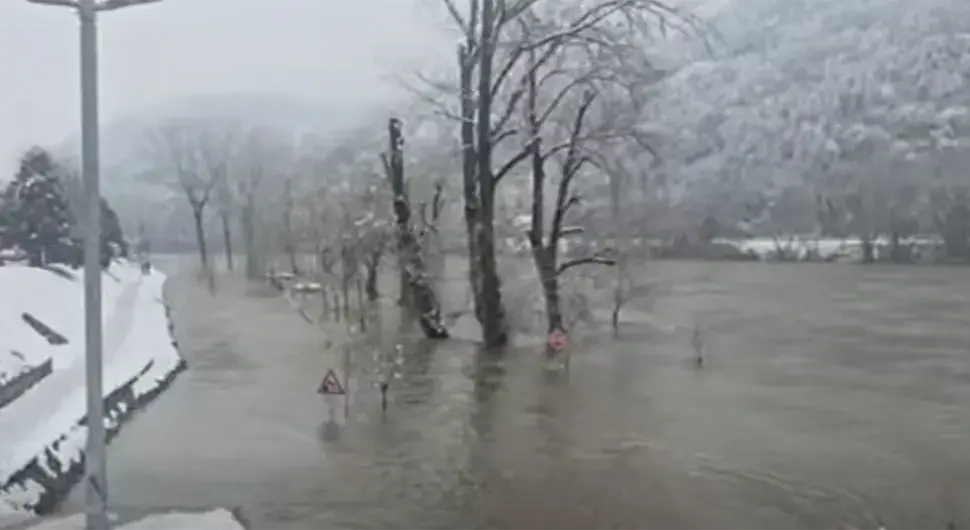 Расте водостај ријеке Дрине