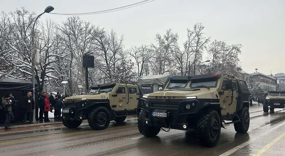 На свечаном дефилеу "Деспот" и "Вихор"