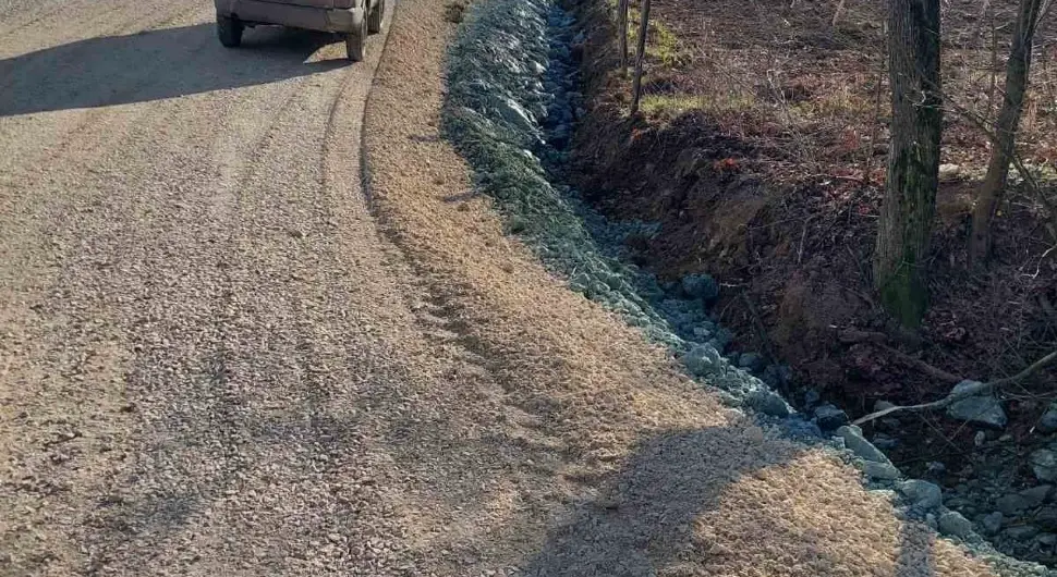 Затворен пут Угљевик