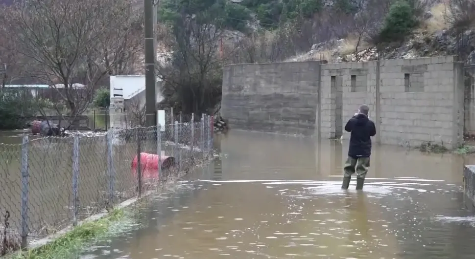 Буна и Неретва поплавиле више насеља у Мостару
