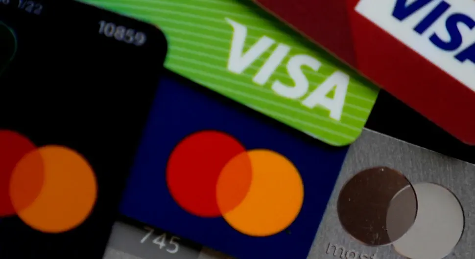 Упозорене компаније: Камате на кредитне картице до 10 одсто