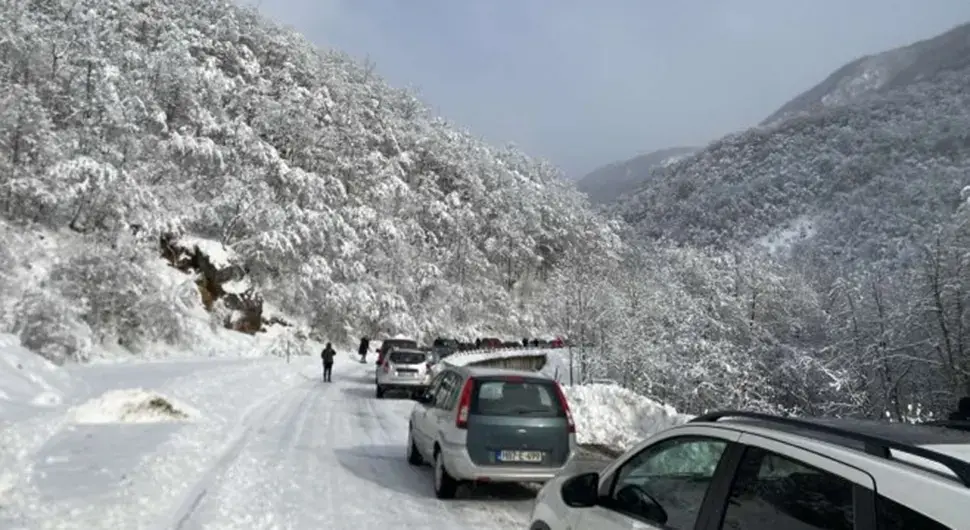 Незгода код Миљевине, застој на магистралном путу Фоча - Сарајево