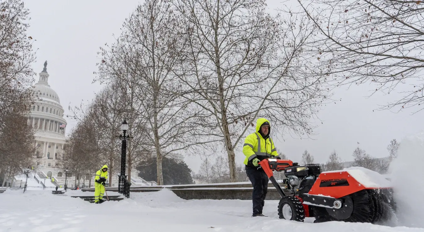 "Апокалипса" у САД: Олуја однијела најмање 7 живота, без струје милиони људи, отказивани летови