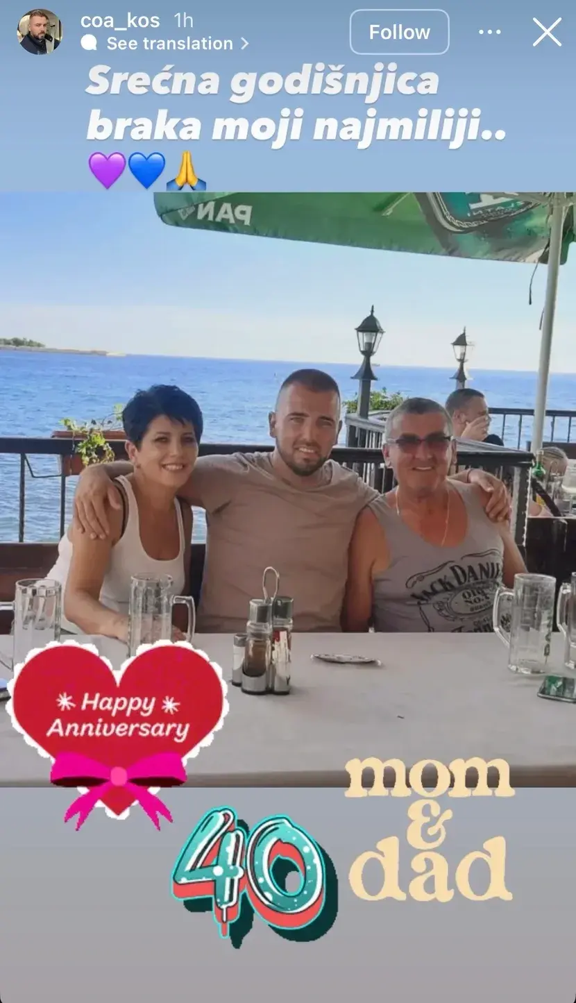 Аца Кос објавио слику са родитељима