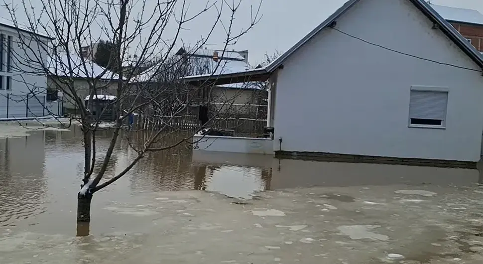 Излио се Ибар у Косовској Митровици