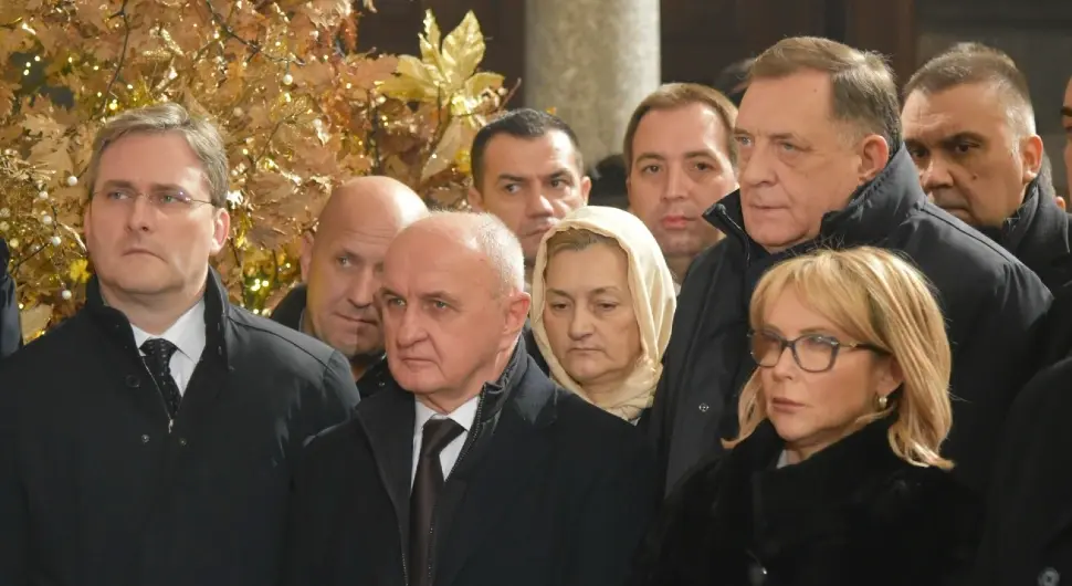 Званичници Републике Српске присуствују Светој архијерејској литургији