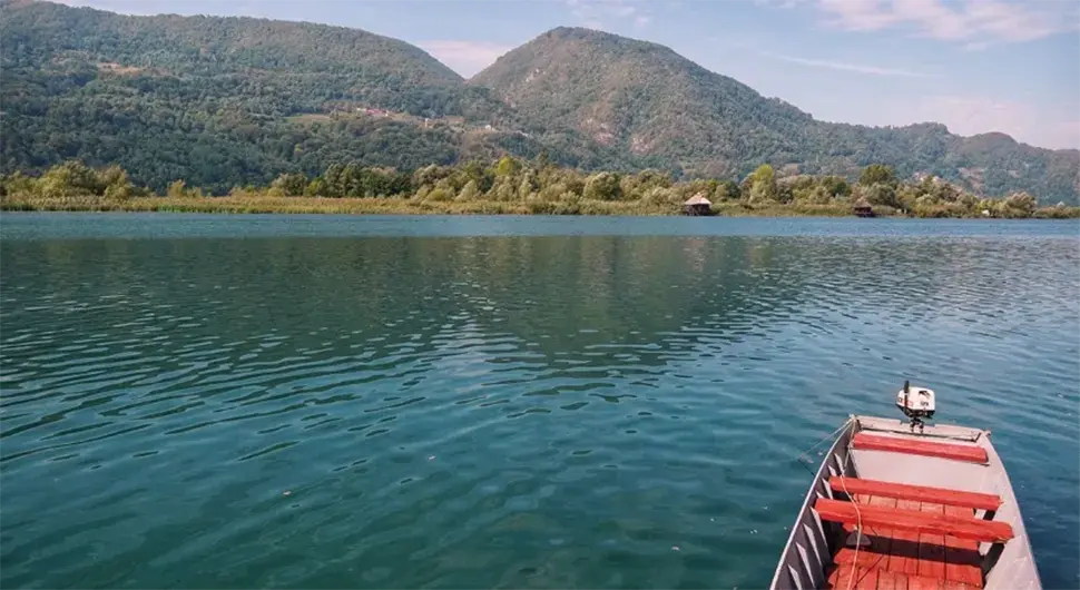 Дрина поплавила викенд насеље: Евакуисано 9 особа у Љубовији