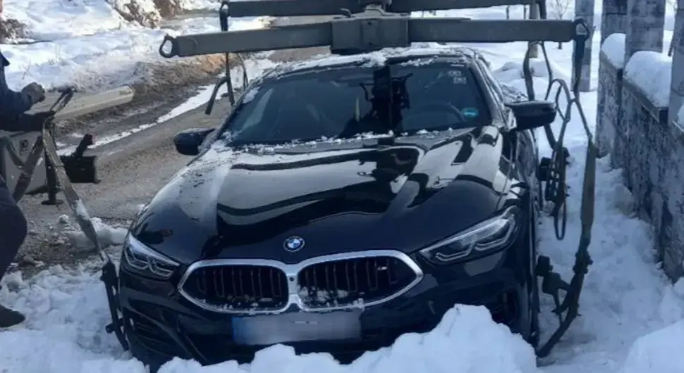 Приједорчанин остао без BMW: У Омарској одузет аутомобил за којим Интерпол трага