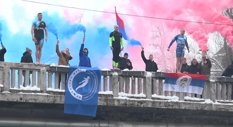 Поводом Дана Републике Српске: Арсенић извео скок са Градског моста у Бањалуци