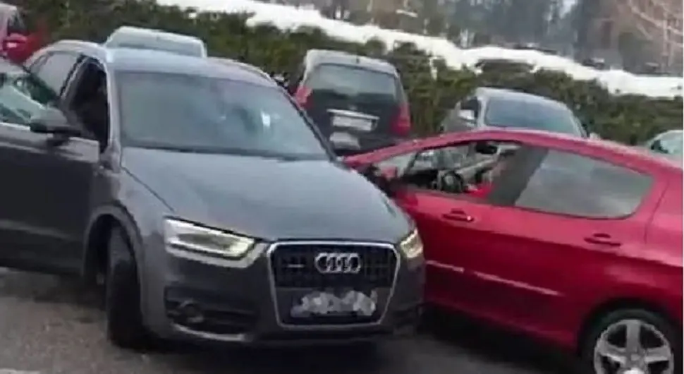 Свађа на паркингу ескалирала у физички сукоб