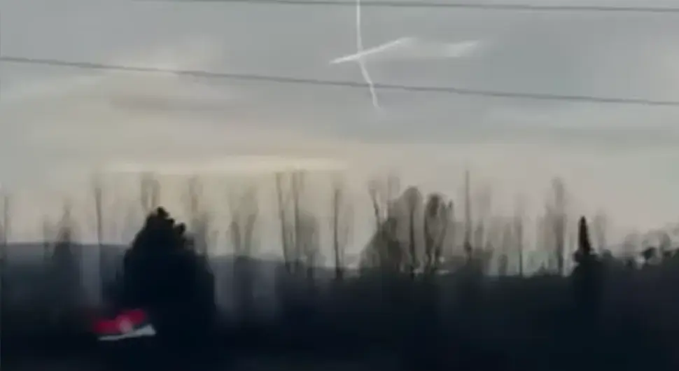 Појавио се крст на небу на Богојављење