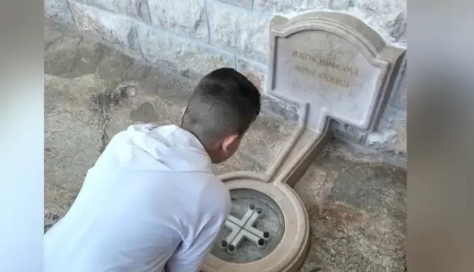 Леон Апостоловски