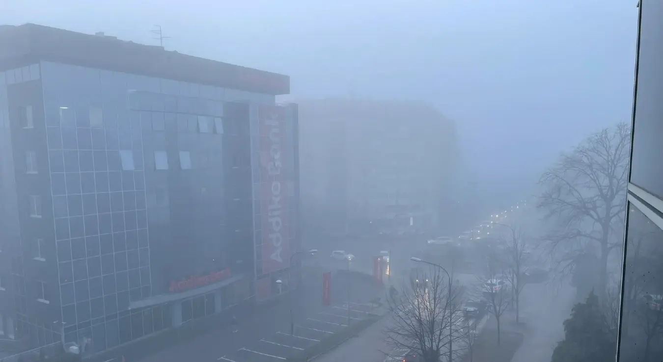 Бањалука је јутрос осванула обавијена густом маглом, а овај град је већ неко вријеме на листи са најзагађенијом ваздухом у региону.