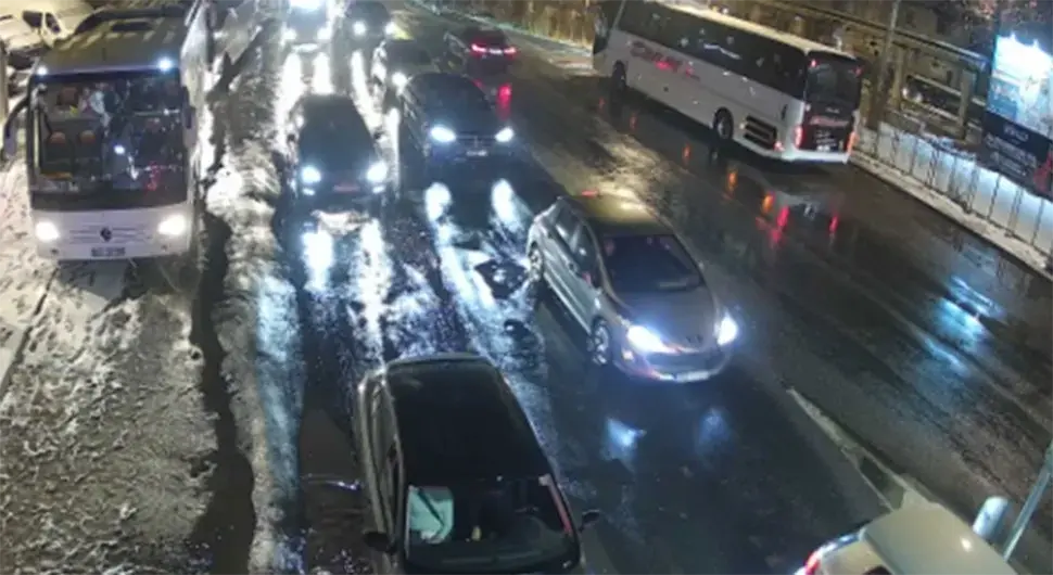 Дуге колоне путничких возила на граничним прелазима