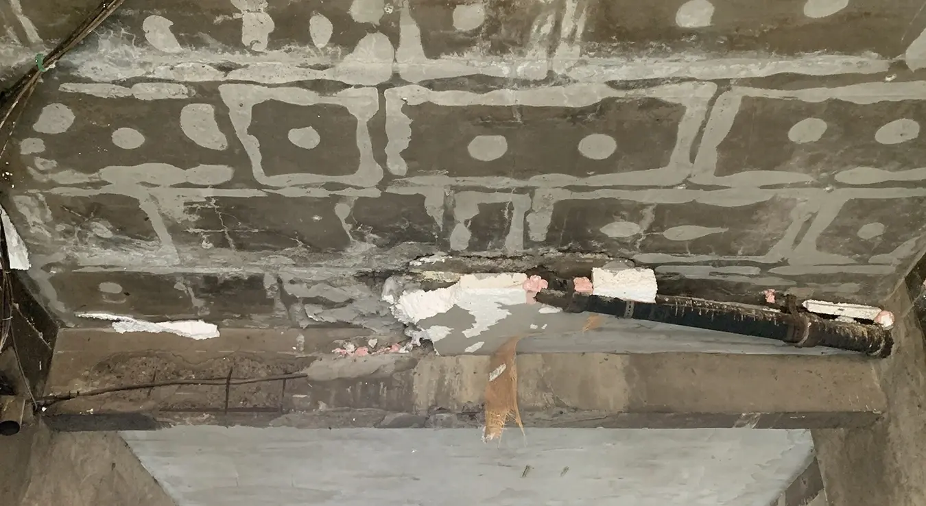 Обрушио се плафон на згради у Живиницама