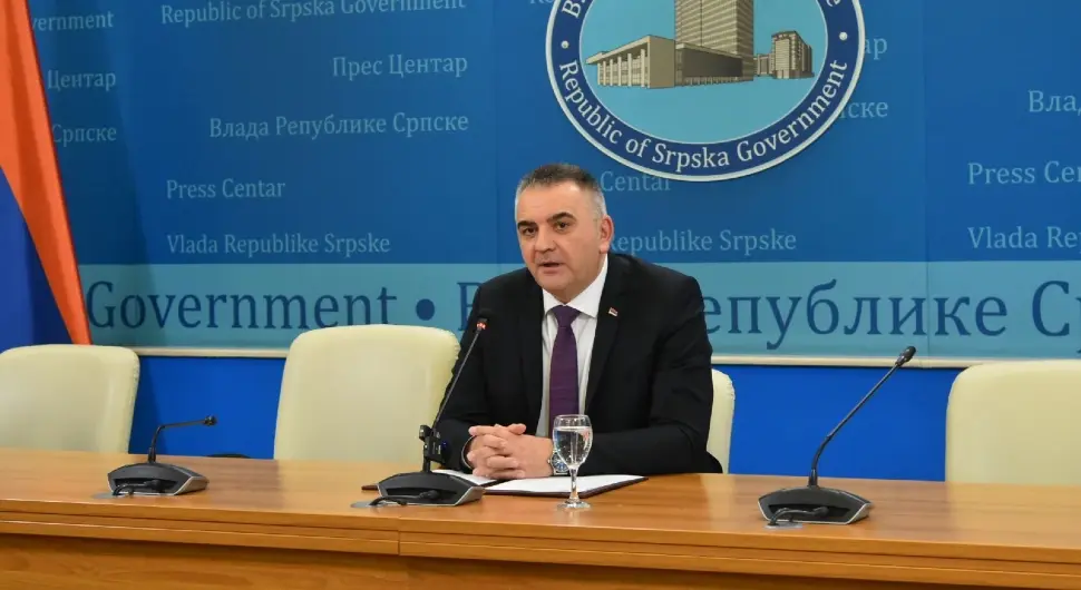 УЖИВО: Саво Минић на конференцији за новинаре