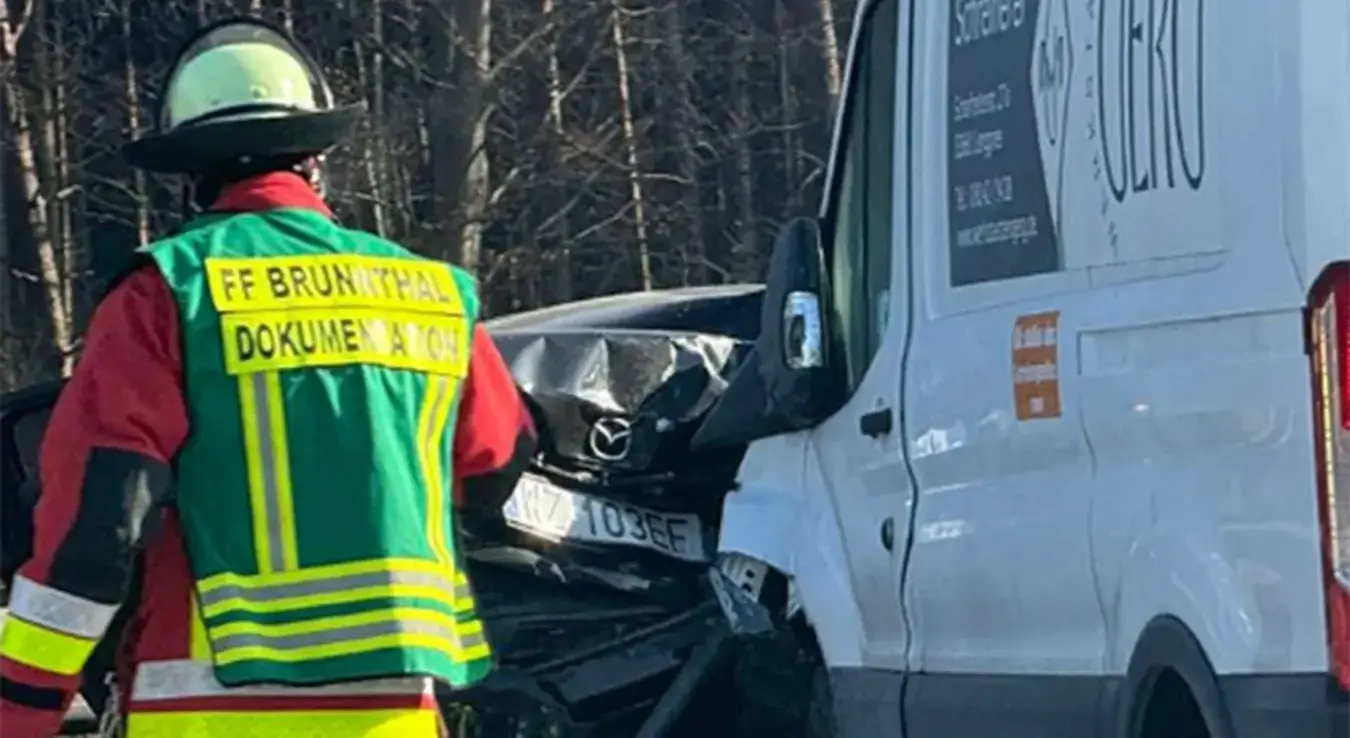 Тежак судар на ауто-путу: Ауто смрскан