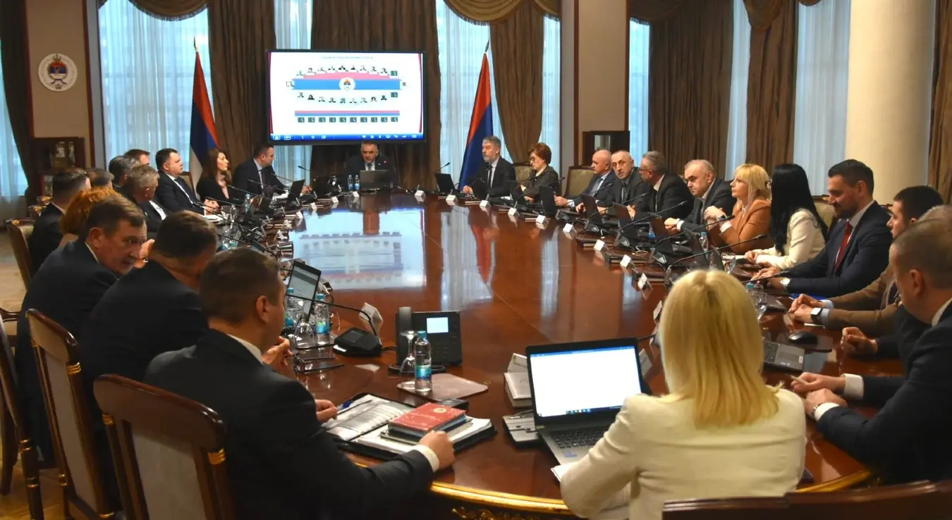 Конститутивна сједница Владе, предсједава Минић