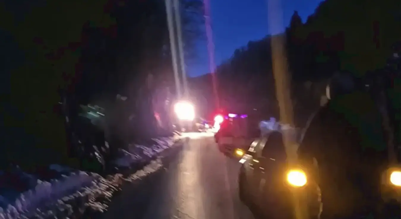 Стијена се обрушила на пут