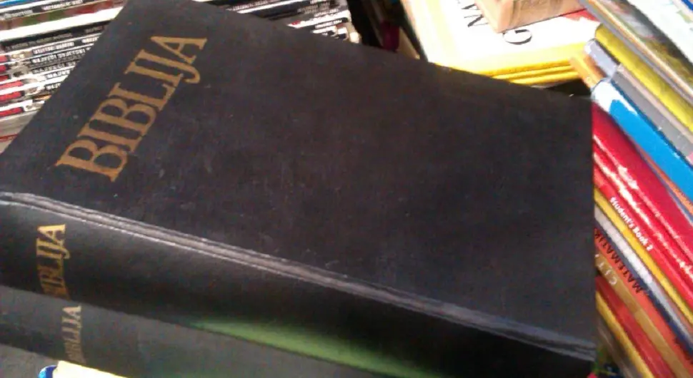 Људи разочарани новим преводом Библије, ево како изгледа Оченаш