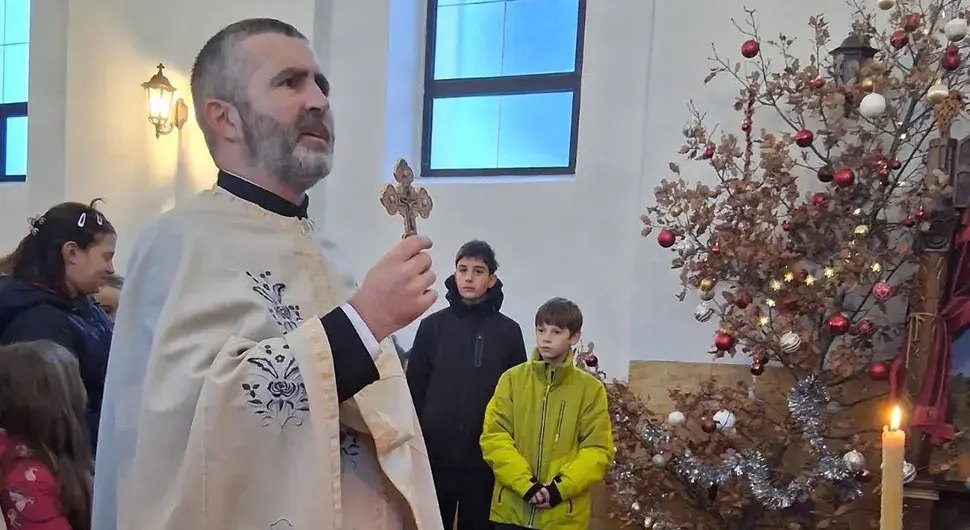 Први пут уприличено ломљење божићне чеснице