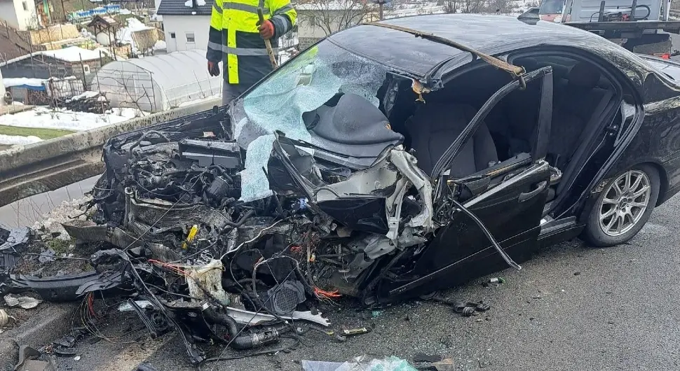 Погледајте у каквом стању је возило након несреће код Маглаја у којој је погинула једна особа