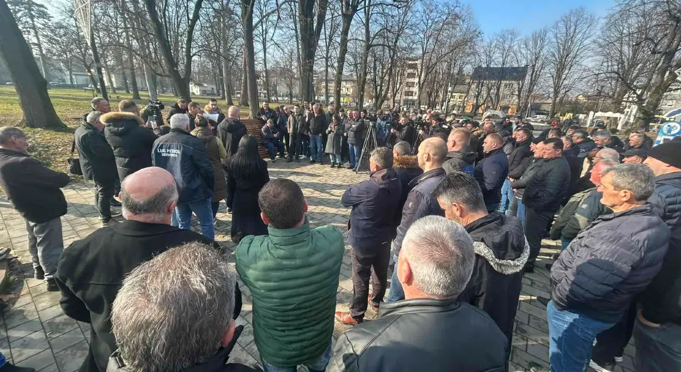 Мљекари на мирном протесту у Бањалуци