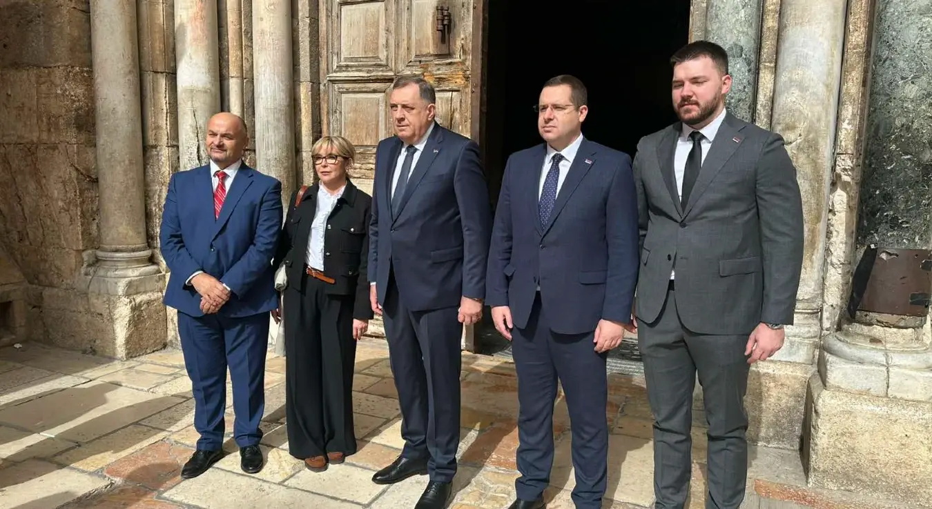 Вршилац дужности предсједника Републике Српске Ана Тришић Бабић и предсједник СНСД-а Милорад Додик наставили су посјету Израелу обиласком Цркве Светог гроба у Јерусалиму.