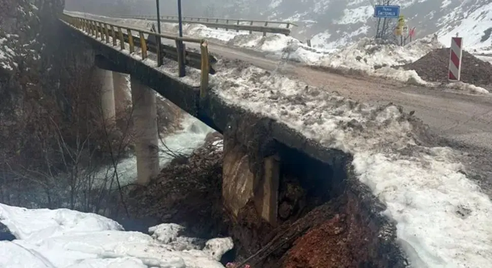 Обилне падавине активирале клизиште на магистралном путу Фоча - Сарајево