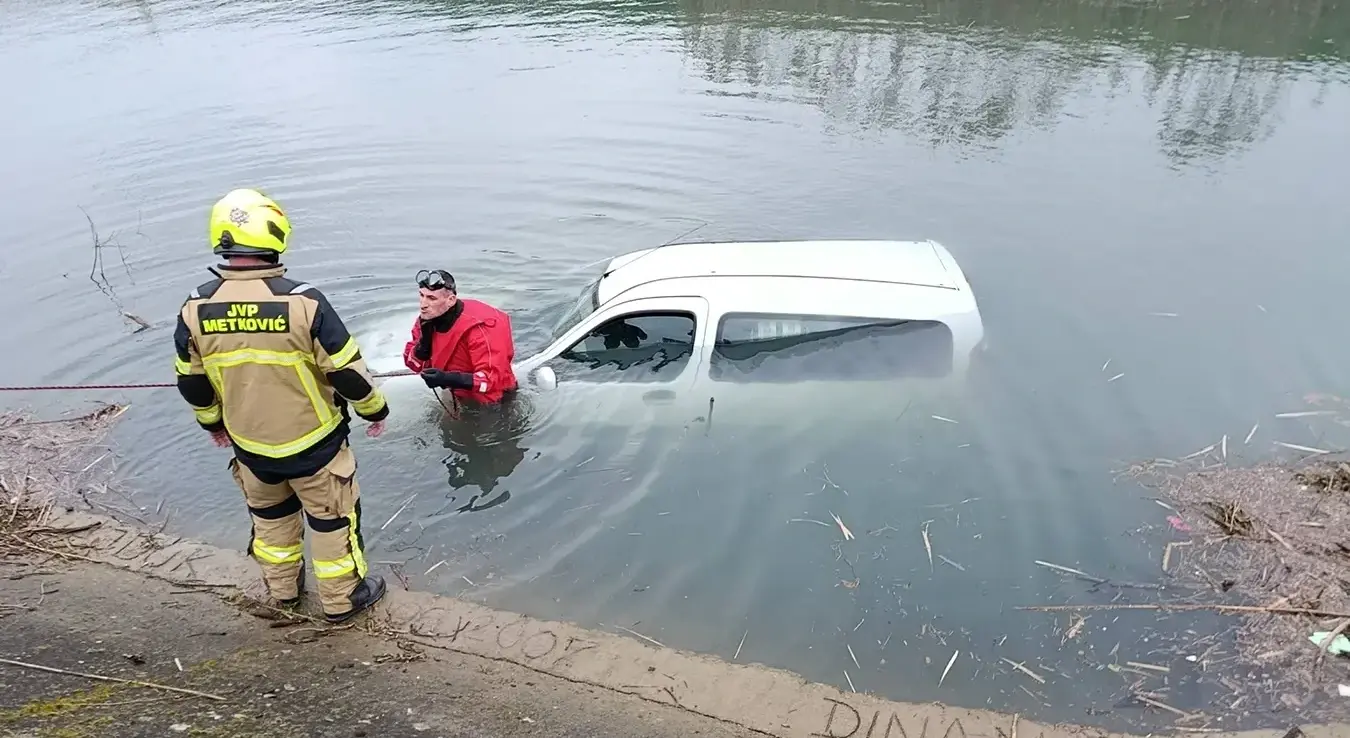 Језива трагедија: Аутомобил завршио у Неретви, погинуо мушкарац