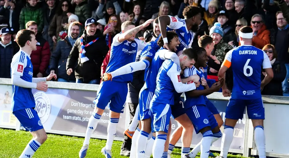 Највећа сензација у историји ФА Купа – шестолигаш избацио премијерлигаша!