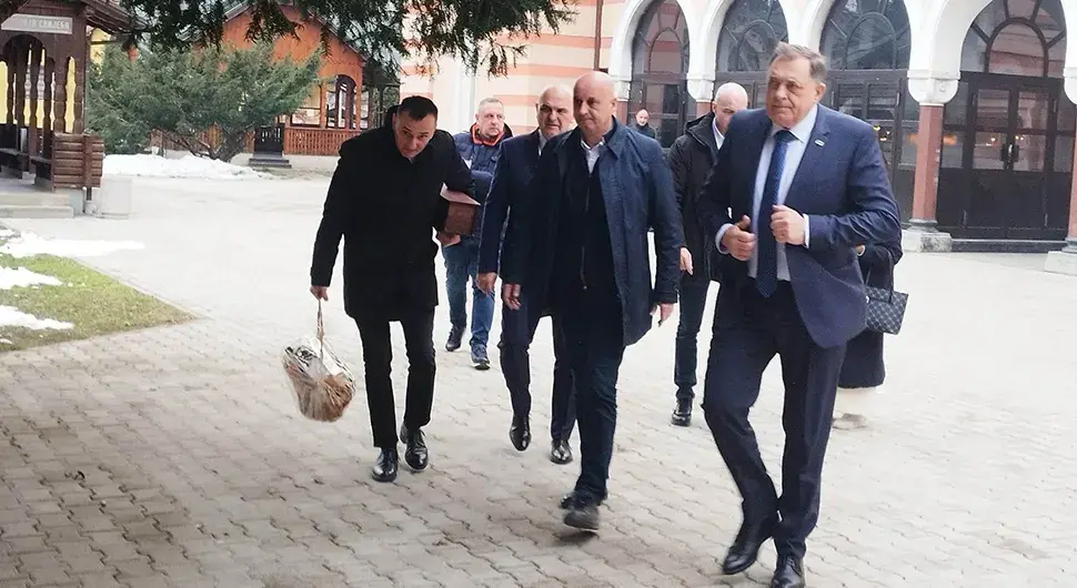 Званичници Српске на слави митрополита бањалучког Јефрема