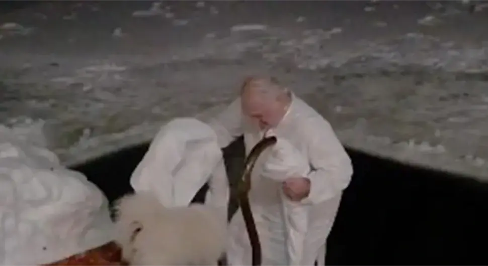 Лукашенко заронио у ледену воду на минус 15 степени