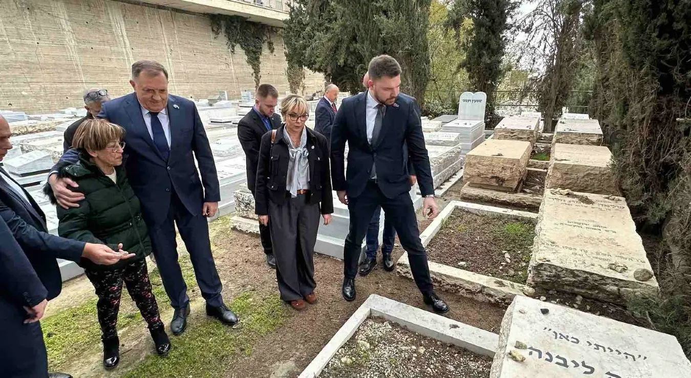 Додик и Тришић Бабић посјетили гроб Арија Ливнеа