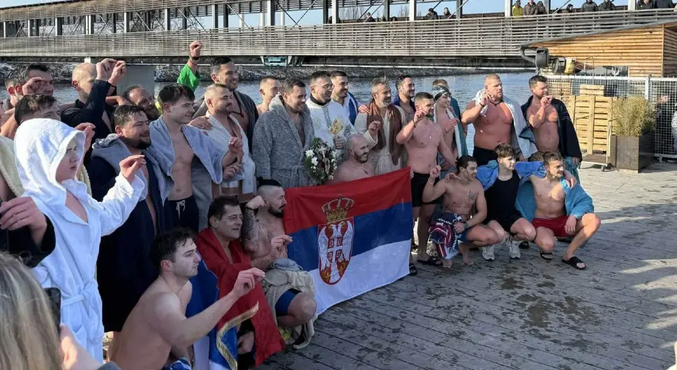 Први пут у историји: У Грацу одржано пливање за Часни крст